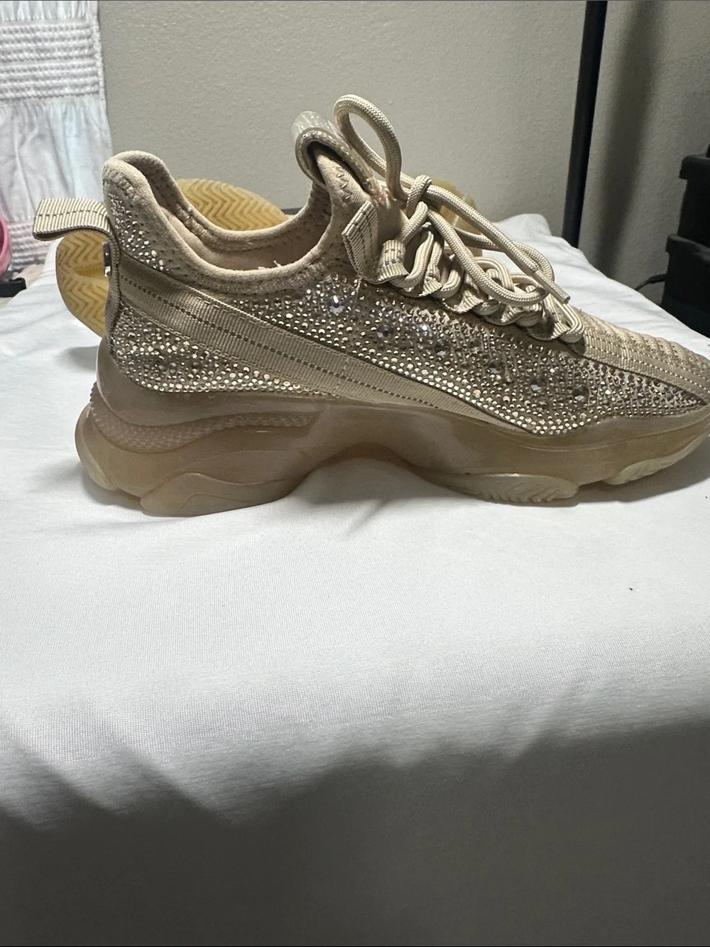 Women's Beige Sneaker with Rhinestone Detail Sz 7.5 Steve Madden Maxima like new